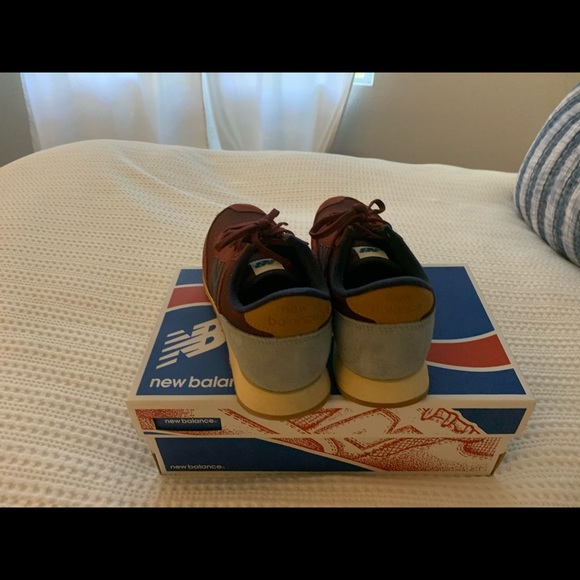 Women’s New Balance classic shoe - Picture 4 of 7